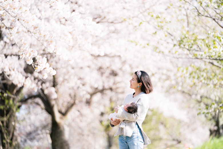 桜の絶景で子供写真