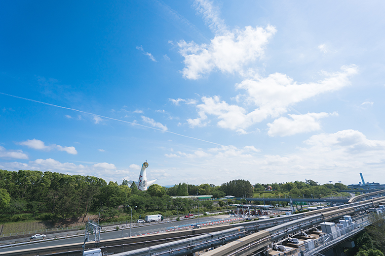 万博記念公園駅からの太陽の塔