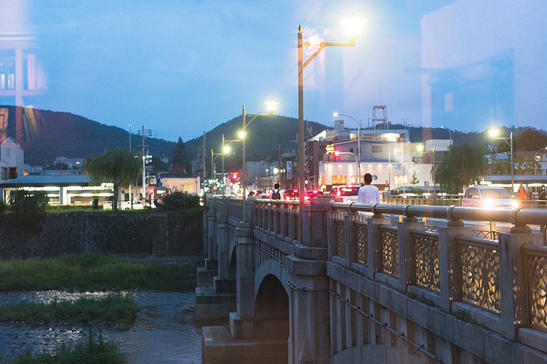 夜の鴨川写真